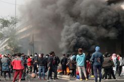 Demonstran di Sejumlah Kota Bentrok dengan Pasukan keamanan Irak
