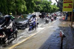 Tak Ada Hujan, Jalan Puri Kembangan Tergenang Air Setinggi 20 Cm