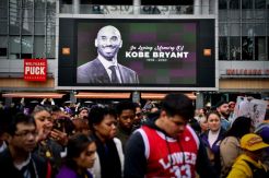 Ratusan Fans LA Lakers Beri Tribut kepada Kobe Bryant