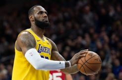 LeBron James Sedih Idolanya...