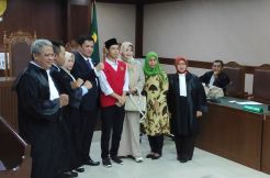 Sidang Vonis  Dede Lutfi, Fahira Idris dan Habiburkhman Beri Dukungan