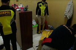 Evakuasi Jasad Pria di Kamar Kos Kawasan Abepura Papua Dramatis