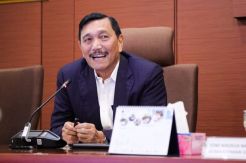 Luhut Pastikan Robot Belum Akan Gantikan Pekerjaan Wanita