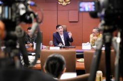 Ada Kabar Larangan Ekspor Batu Bara, Luhut: Ngarang Aja