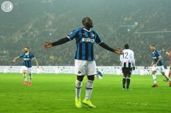 Hasil Pertandingan Sepak Bola, Minggu-Senin (2-3/2)