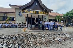 Ratusan Knalpot Ini Digilas Polisi dengan Alat Berat