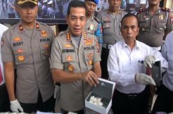 Paket Narkoba Dikemas dalam Kamus Bahasa Inggris Dijual ke Pelajar dan Mahasiswa