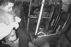 Pria Ini Tembak Diri...