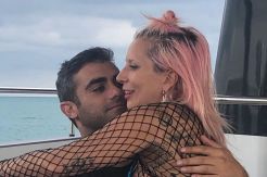 Bersenang-senang di Miami, Lady Gaga Pamerkan Pacar Baru