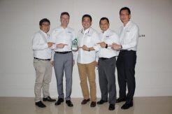 ExxonMobil Gandeng Grab Pasok Kebutuhan Pelumas GrabCar