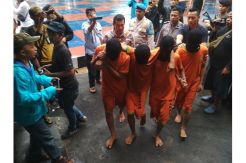 Ikut Komplotan Perampok...
