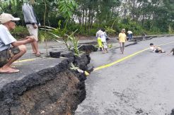 Jalan Lintas Lahat-Empat Lawang Ambles, Jalur Tak Bisa Dilalui