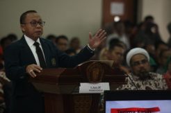 Ujian Doktoral, Agus Ambo Djiwa Paparkan Pembangunan Berkelanjutan di Pasang Kayu