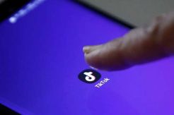 Pengguna TikTok di Indonesia...