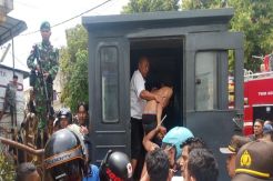Buntut Pembakaran Rutan Kabanjahe, Ratusan Napi Dipindah dengan Pengawalan Ketat