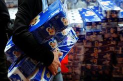 Saat Panic Buying Landa Hong Kong, Geng Bersenjata Merampok Tisu Toilet