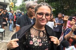 Ashraf Sinclair Meninggal Dunia, Maia Estianty Kaget