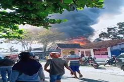 Kesal Rumahnya Ludes Terbakar, Pemilik Rumah Lempar Wartawan dengan Botol