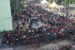 Demi Dukung Persebaya Hadapi Persija, Ribuan Bonek Antre Tiket Sejak Subuh