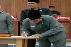 DPRD Kobar Sahkan 4 Raperda Baru Bersama Eksekutif