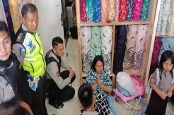 Perampok Sekap dan Ancam Bunuh Baby Sitter Serta Anak Pemilik Toko