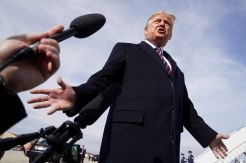 Trump Yakin China Bisa...