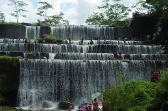 Memburu Eksotisnya Air Terjun Niagara di Grojogan Watu Purbo