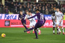 Ditahan 10 Pemain Fiorentina, Pelatih Milan Kecam Ofisial