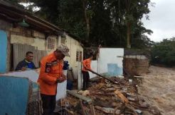 Diguyur Hujan Sejak Dini Hari, Longsor Terjang 2 Lokasi di Bogor
