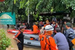 Banjir Bekasi, Ratusan Personel Dikerahkan Evakuasi Warga