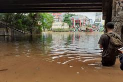 Jalan Kalimalang Banjir Satu Meter, Akses Jakarta-Bekasi Terputus