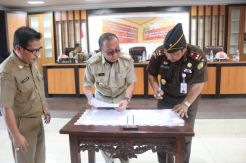Bupati Pasangkayu Teken Kerja Sama dengan Kejari Pasangkayu