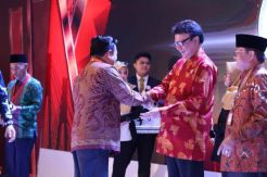 Bupati Merangin Terima Penghargaan SAKIP Award 2019 dari Menpan RB