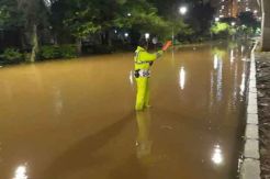 Masih Banjir, Jalan Depan KBN Hanya Bisa Dilintasi Kendaraan Besar