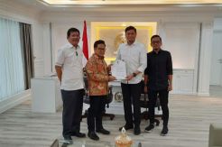 Ketum PKB Serahkan Dukungan ke Adnan Purichta di Pilkada Gowa
