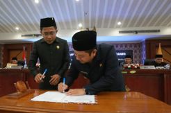 Wali Kota Tangerang Hadiri Paripurna DPRD Tentang Penetapan Tiga Raperda