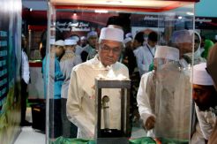Bupati Banjar Membuka Pameran Artefak Rasulullah