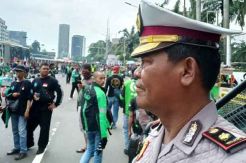 Ojek Online Orasi di Depan Gedung DPR, Lalu Lintas Dialihkan