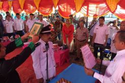 Bupati Agus Ambo Djiwa Lantik Firman Kades Lariang