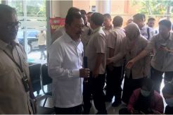 Jenguk Pasien Positif Corona, Menkes: Kondisi Mereka Baik