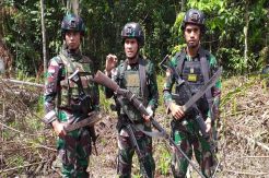 Buru OPM, Pasukan Penjaga Perbatasan Yonif 713/ST Amankan Senjata Double Loop
