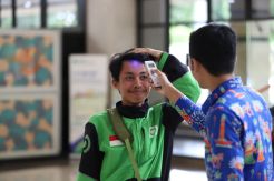 Cegah Corona, Pemkot Jaktim Periksa Suhu Tubuh Pegawai dan Pengunjung