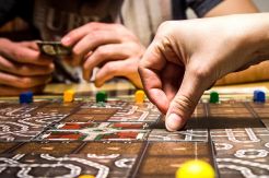 Santap Semakin Seru di Tiga Cafe Board Game Ini