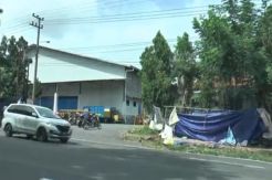 Innova Tabrak Tenda Buruh Pabrik yang sedang Berunjuk Rasa, 4 Tewas