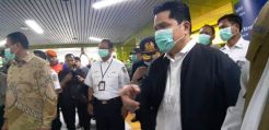 Tinjau Penyemprotan Stasiun Gambir, Erick Thohir Pastikan Layanan Publik Aman