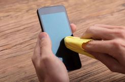 Samsung Berikan Layanan Disinfeksi Covid-19 Gratis untuk Bersihkan HP