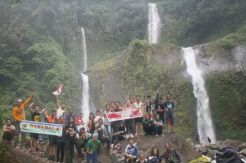 Air Terjun Curug Sembilan, Surga Tersembunyi di Belantara Bukit Barisan
