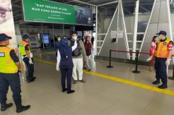 Alat Thermometer Hanya Tiga untuk Cek Ribuan Orang, Stasiun Bogor Ricuh