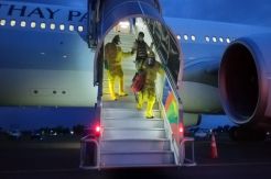 Seorang Penumpang Cathay Pacific Dievakuasi ke RSUD dr Sutomo, 18 Dikarantina