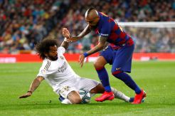 Barcelona Rela Korbankan Vidal demi Penyerang Muda Inter Milan